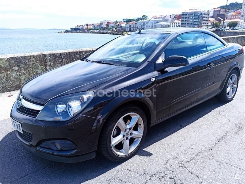 Usado Opel Astra Cabriolet Enjoy 105 CV (77 kW) 2007 Negro Descapotable