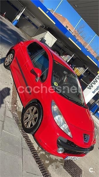 Usado Peugeot 207 90 CV (66 kW) 2007 Rojo Berlina