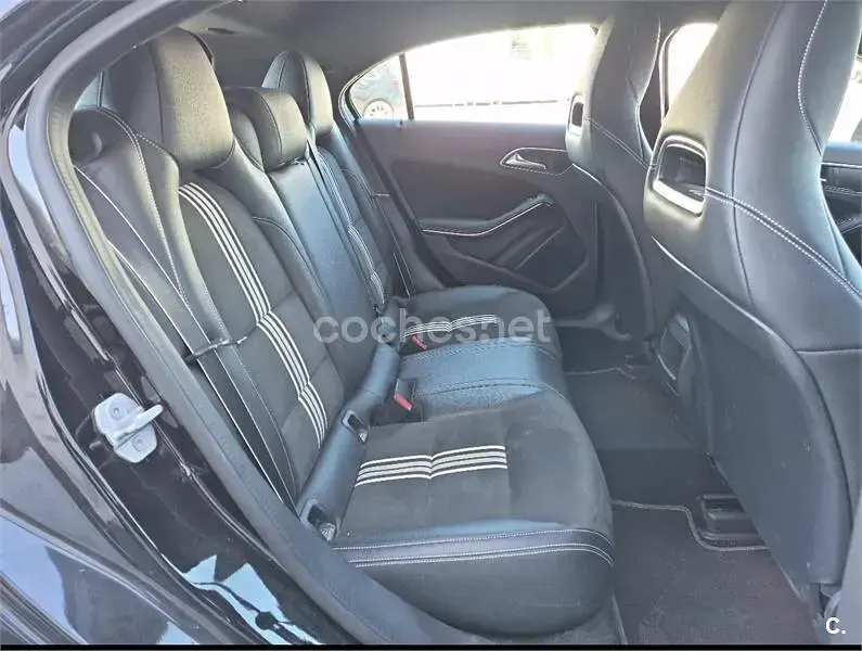 Usado Mercedes A180 122 CV (89 kW) 2018 Negro Berlina