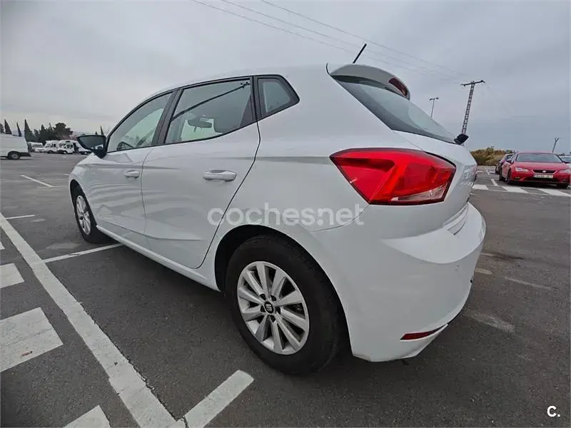 Usado Seat Ibiza Style 110 CV (80 kW) 2021 Blanco Utilitario