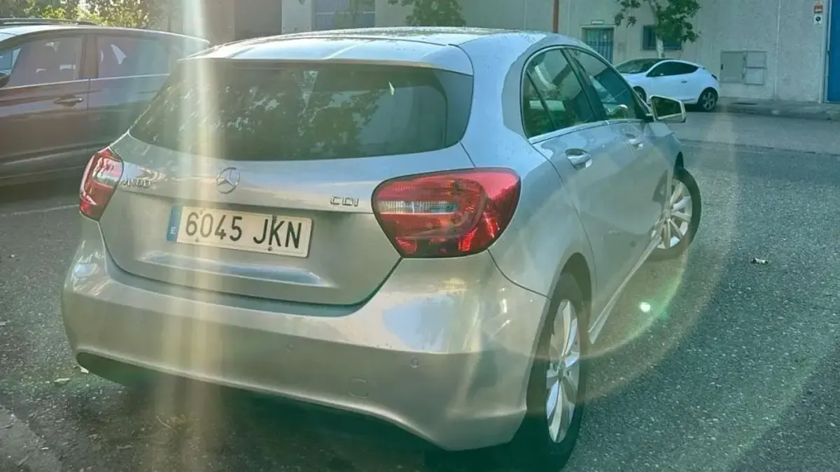 Usado Mercedes A180 Style 109 CV (80 kW) 2015 Gris Utilitario