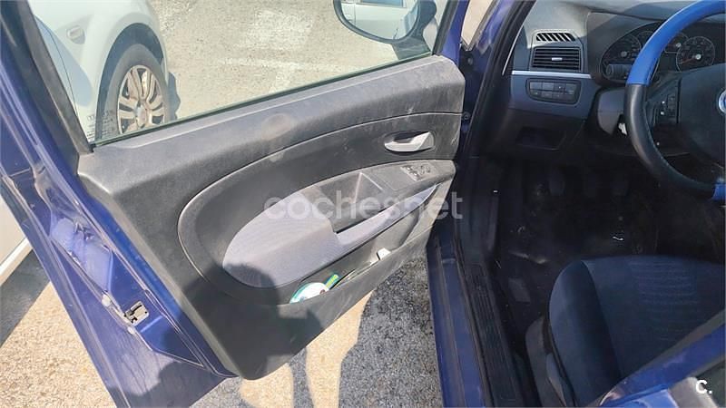 Usado Fiat Grande Punto Active 77 CV (56 kW) 2007 Azul Utilitario