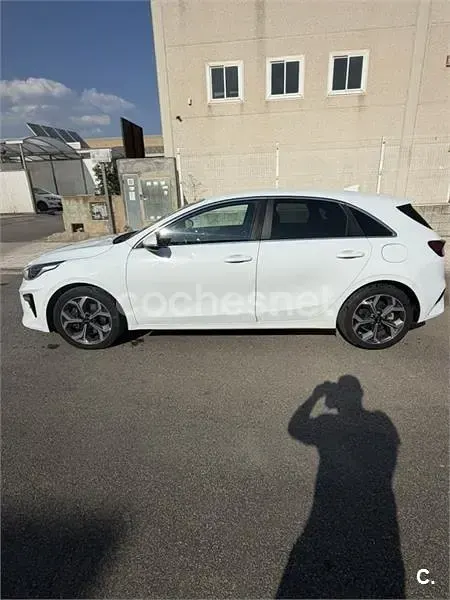 Usado Kia Ceed 136 CV (100 kW) 2019 Blanco Utilitario