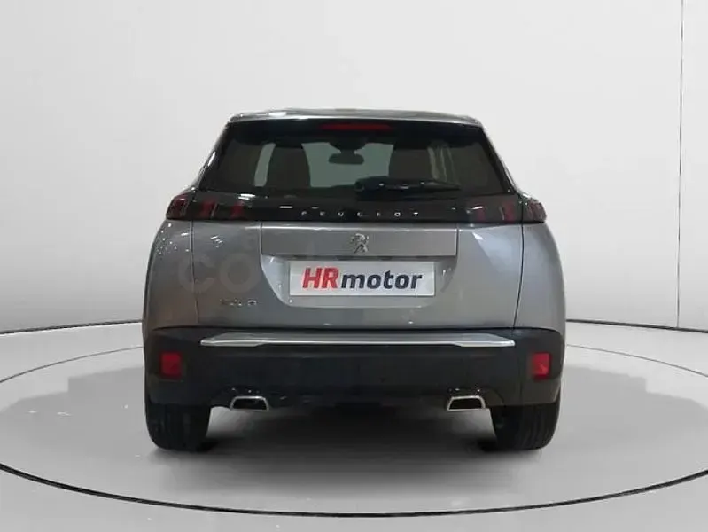 Usado Peugeot 2008 Allure 130 CV (95 kW) 2021 Gris / plata SUV