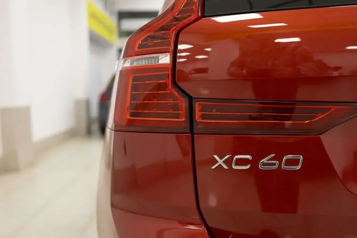 Usado Volvo XC60 R-Design 351 CV (258 kW) 2021 Rojo SUV