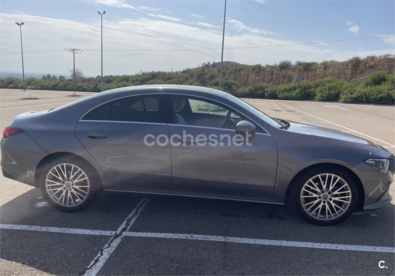 Gris / plata Usado 2022 Mercedes CLA180 Berlina | 31.980 € (Precio justo) - Imagen 1/4