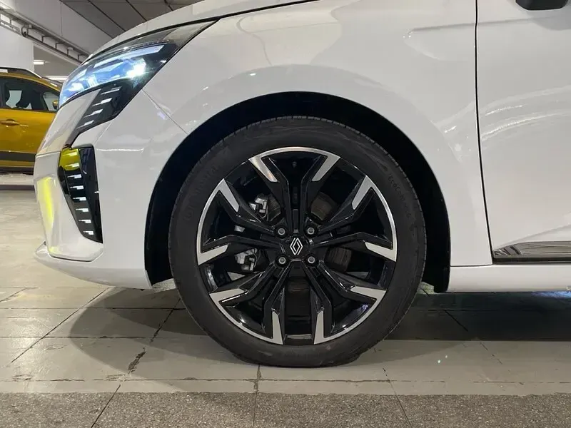 Nuevo Renault Clio V Techno 143 CV (105 kW) 2025 Blanco Berlina