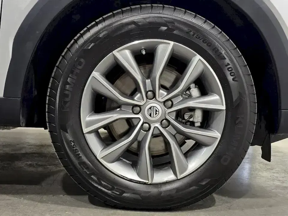 Usado MG HS Comfort 162 CV (119 kW) 2023 Gris / plata SUV