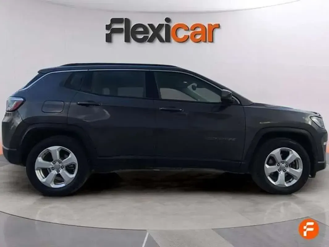 Usado Jeep Compass Limited 120 CV (88 kW) 2019 Gris SUV