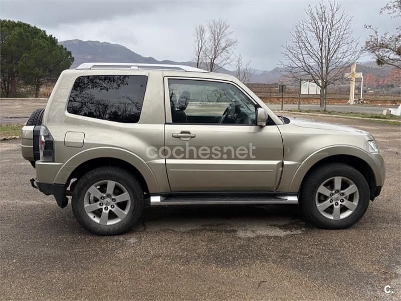 Usado Mitsubishi Montero Intense 160 CV (117 kW) 2008 Beige SUV