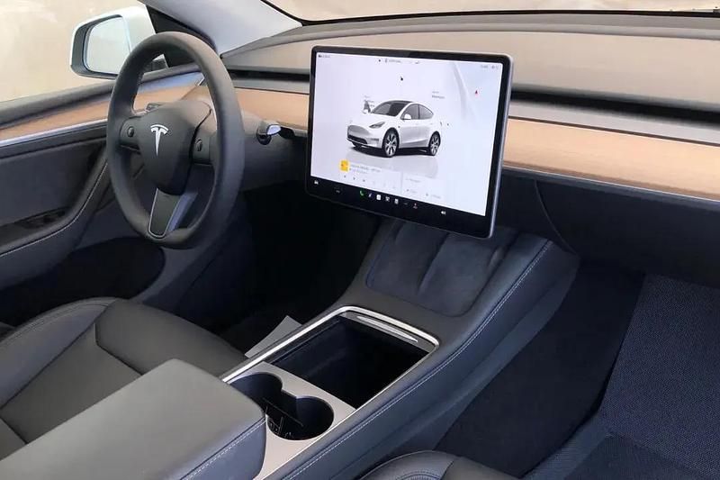 Usado Tesla Model Y Long Range AWD 273 kW (372 HP) 2024 Branco SUV