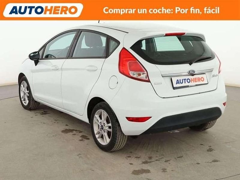 Usado Ford Fiesta Trend 101 CV (74 kW) 2017 Blanco Utilitario