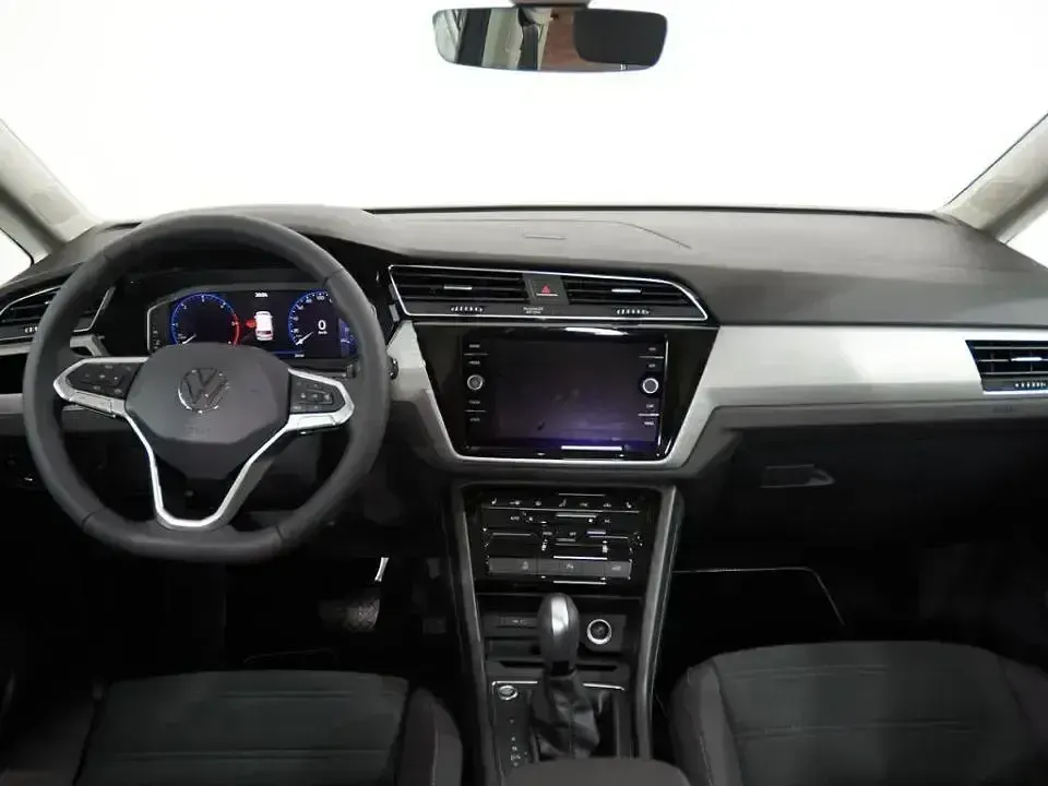 Usado VW Touran 150 CV (110 kW) 2025 Gris Monovolumen