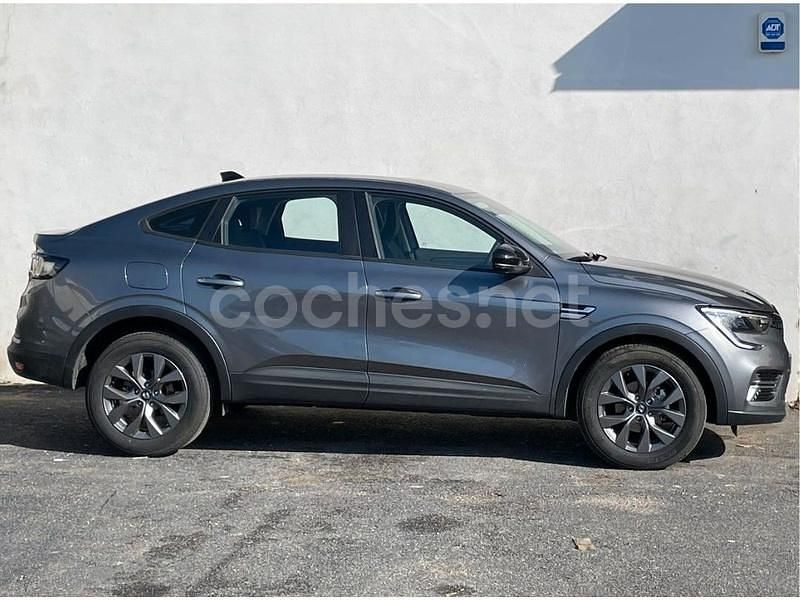 Nuevo Renault Arkana Evolution 140 CV (102 kW) 2025 Gris / plata SUV