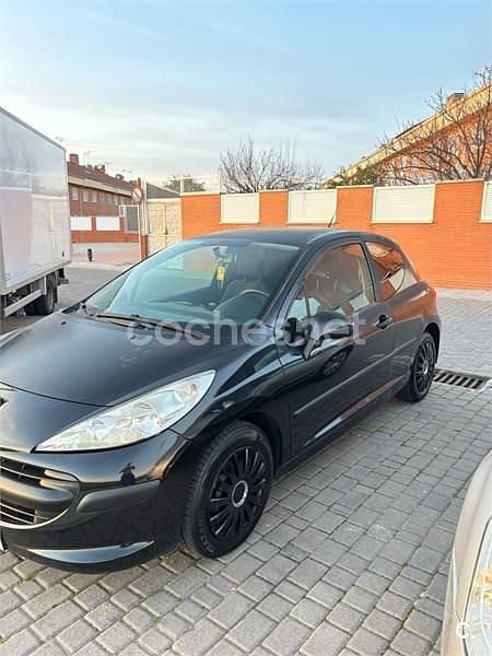 Usado Peugeot 207 70 CV (51 kW) 2007 Negro Berlina