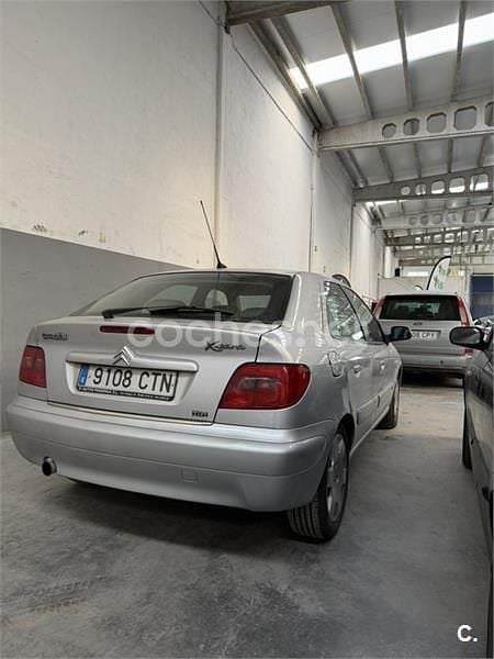 Usado Citroën Xsara 90 CV (66 kW) 2004 Gris / plata Berlina