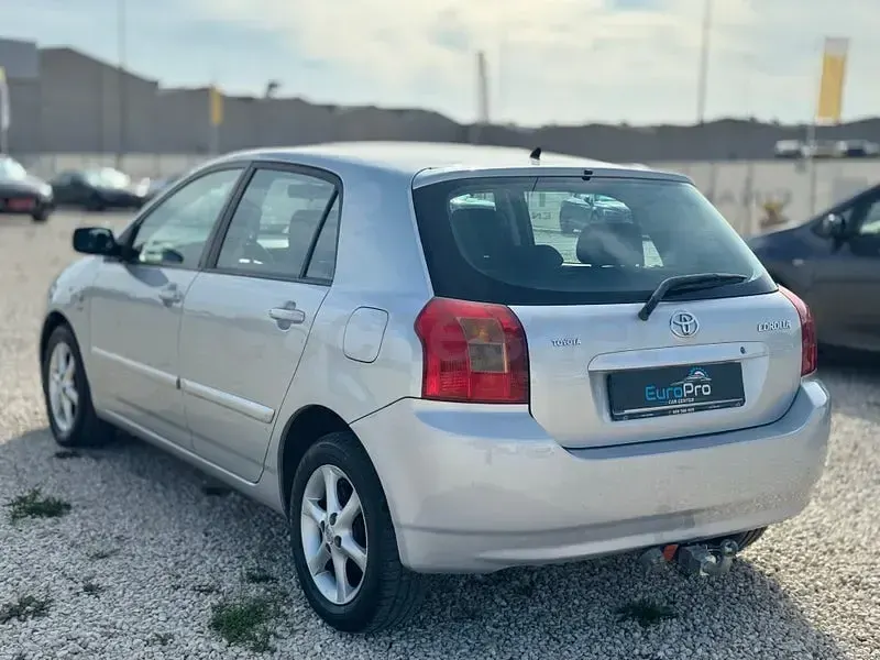 Usado Toyota Corolla Sol 110 CV (80 kW) 2003 Gris / plata Berlina