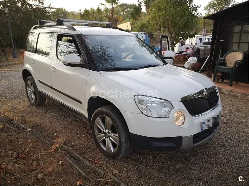 Usado Skoda Yeti Active 105 CV (77 kW) 2010 Blanco SUV