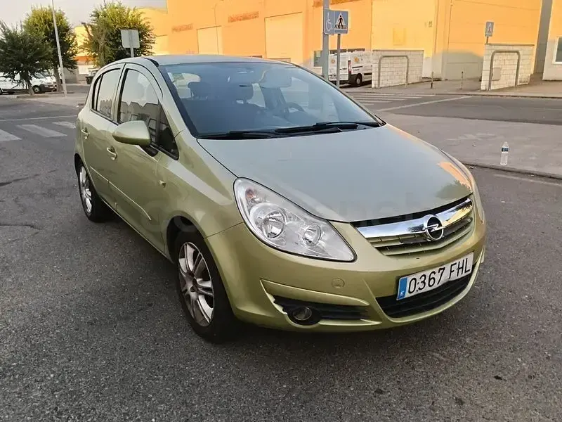 Usado Opel Corsa Essentia 80 CV (58 kW) 2007 Gris / plata Utilitario