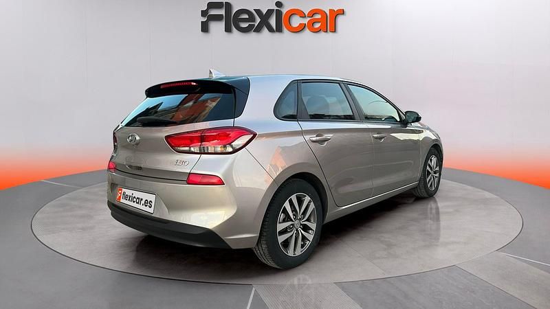 Usado Hyundai i30 120 CV (88 kW) 2019 Gris Utilitario