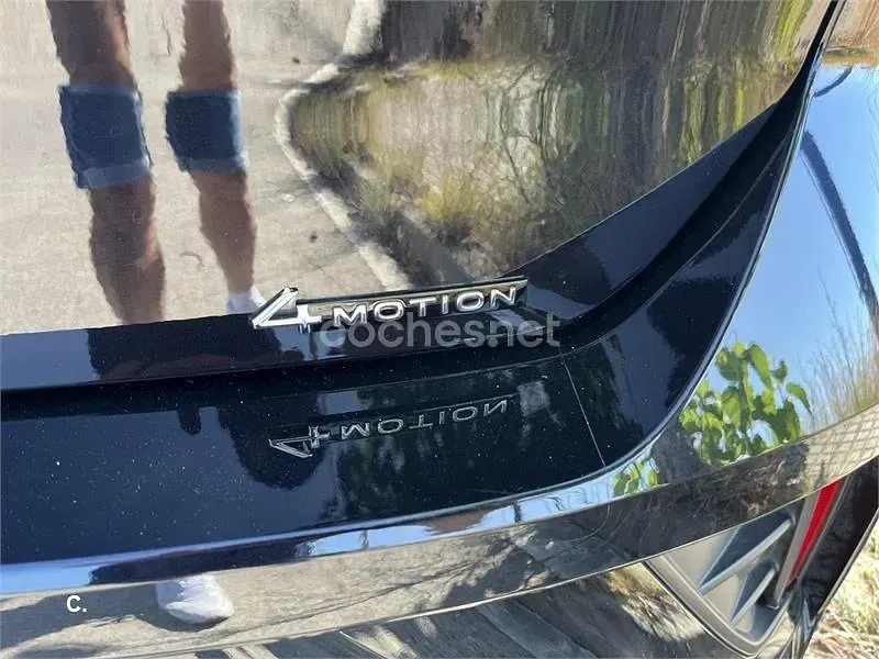 Usado VW T-Roc R-line 190 CV (139 kW) 2024 Negro SUV