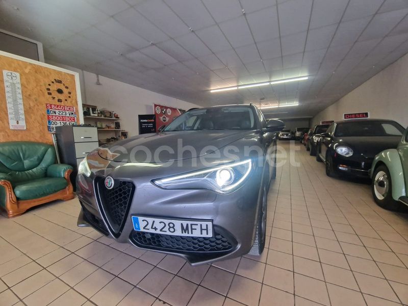 Gris / plata Usado 2019 Alfa Romeo Stelvio Executive SUV | 21.900 € - Imagen 1/4