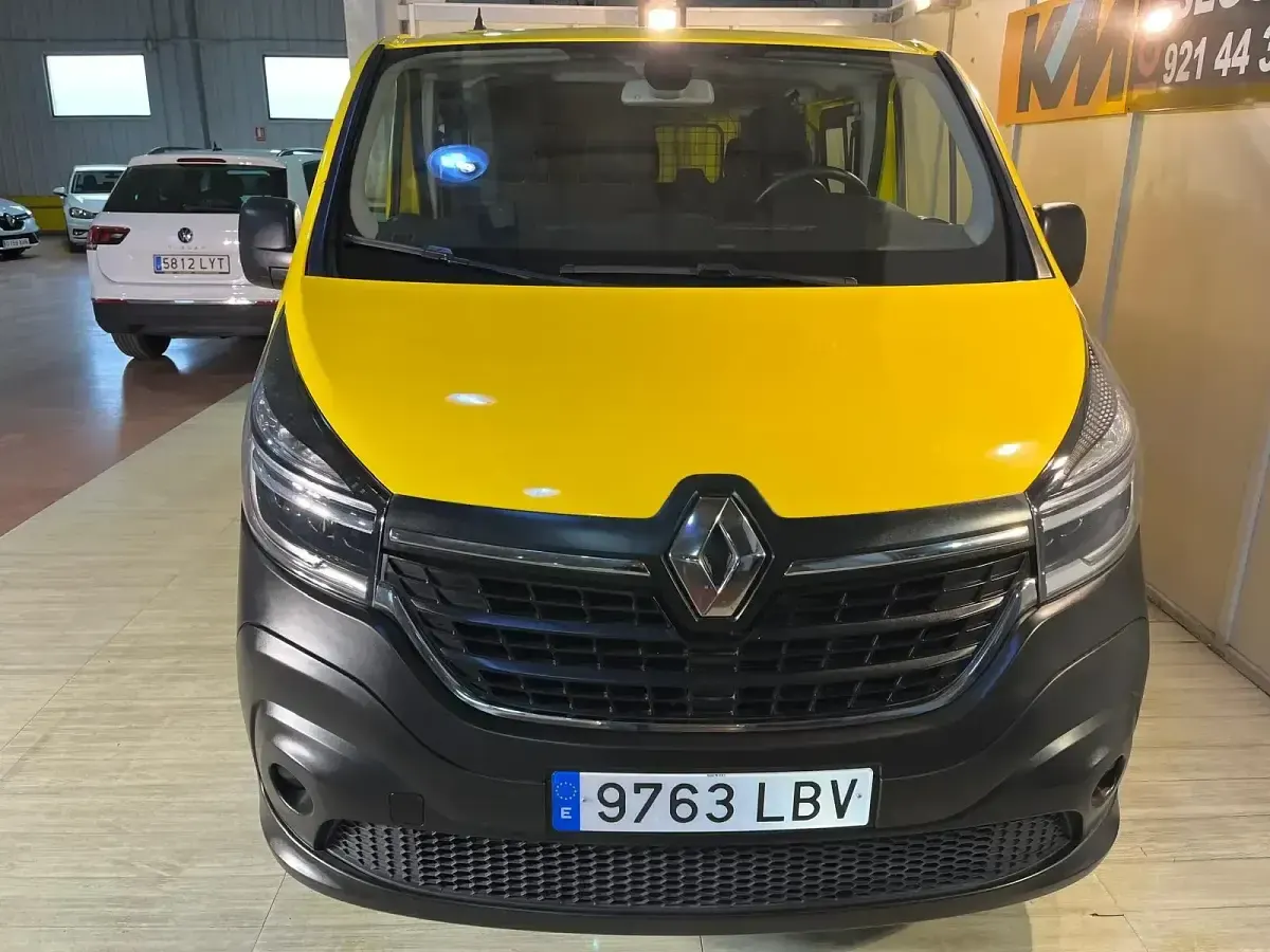 Usado Renault Trafic 95 CV (69 kW) 2019 Amarillo Monovolumen