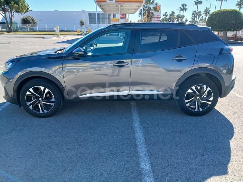 Usado Peugeot 2008 Allure 100 CV (73 kW) 2021 Gris / plata SUV