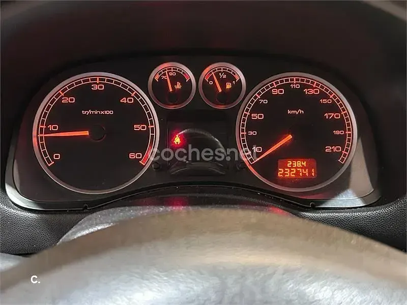 Usado Peugeot 307 110 CV (80 kW) 2005 Negro Familiar