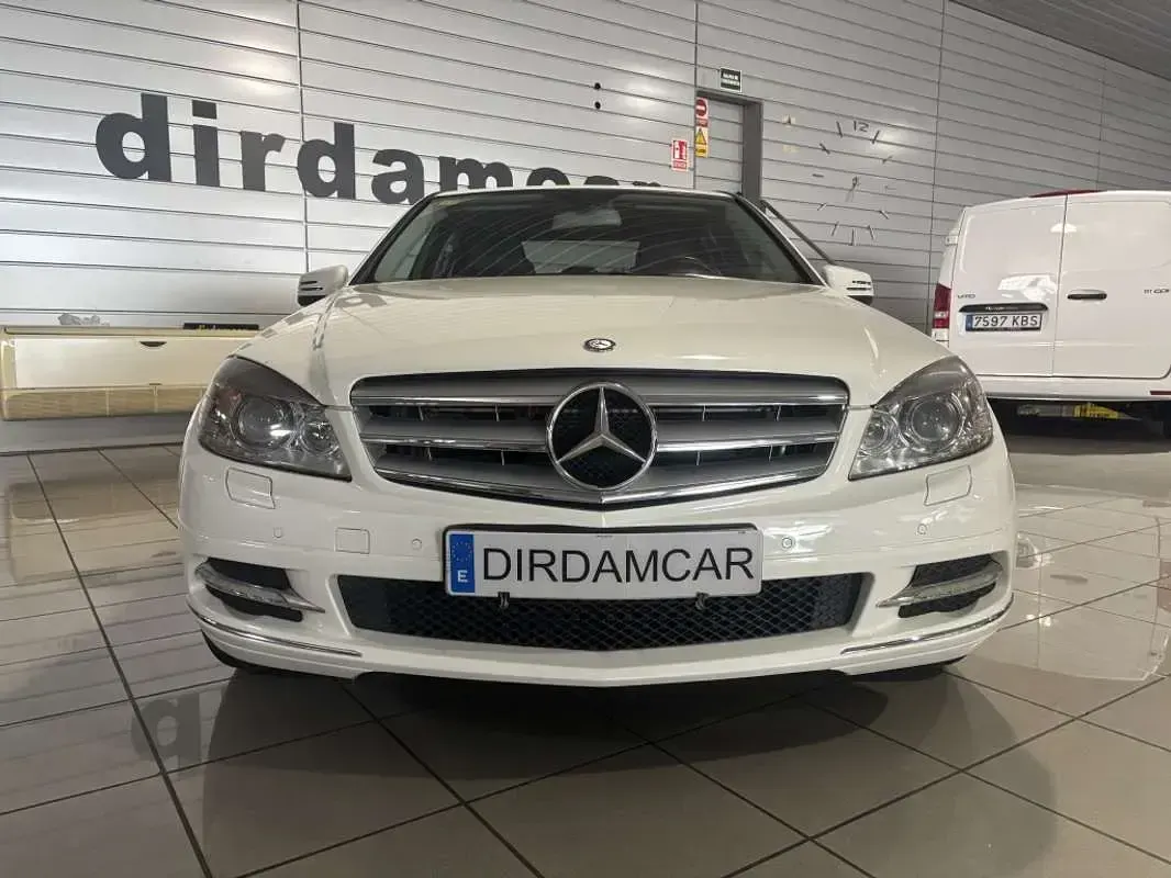 Usado Mercedes C220 Avantgarde 170 CV (125 kW) 2011 Blanco Berlina