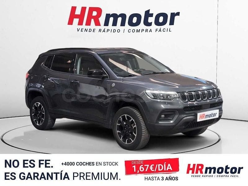 Usado Jeep Compass Trailhawk 240 CV (176 kW) 2023 Gris / plata SUV