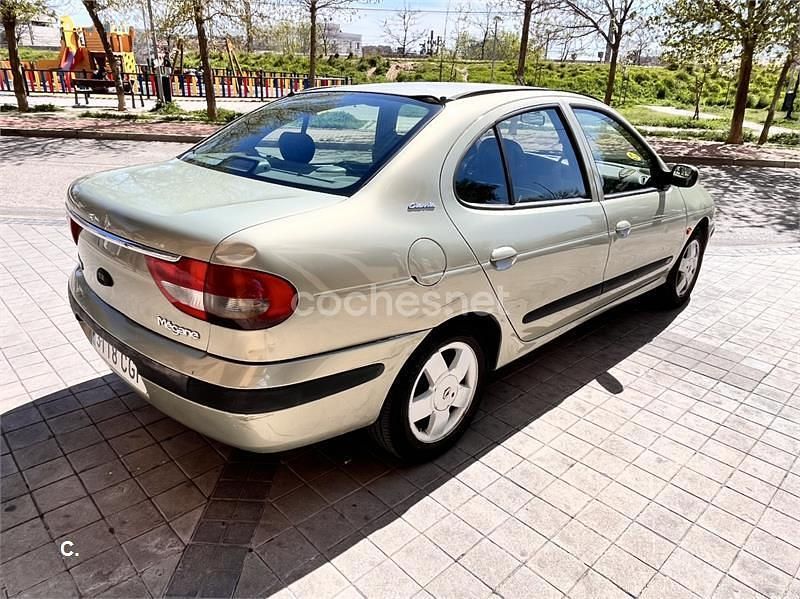 Usado Renault Mégane II 110 CV (80 kW) 2003 Verde Berlina