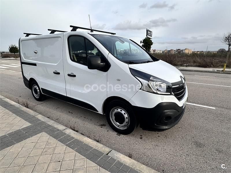 Usado Renault Trafic LIMITED 120 CV (88 kW) 2021 Blanco Monovolumen