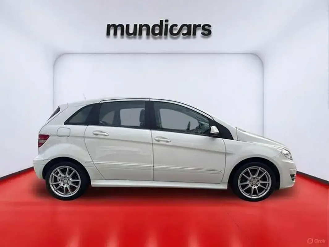 Usado Mercedes A180 109 CV (80 kW) 2011 Blanco Utilitario