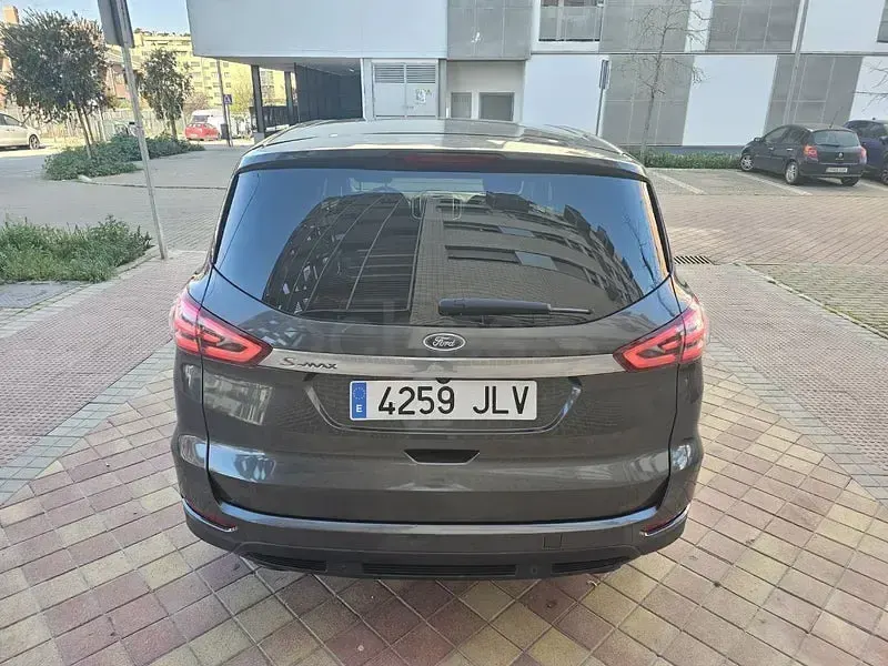 Begagnad Ford S-MAX Titanium 150 HK (110 kW) 2016 Grå Minibuss
