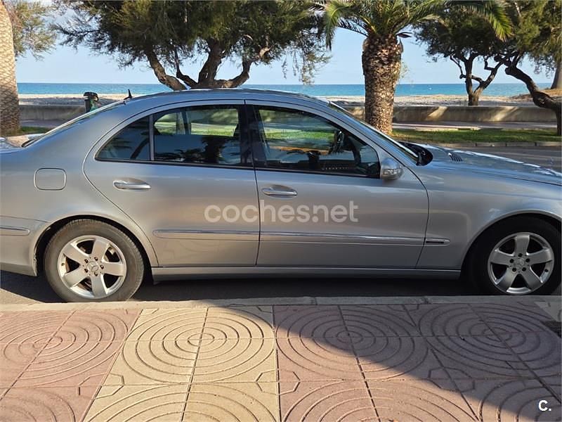Gris / plata Usado 2002 Mercedes E270 Elegance Berlina | 5200 € (Precio justo) - Imagen 1/4