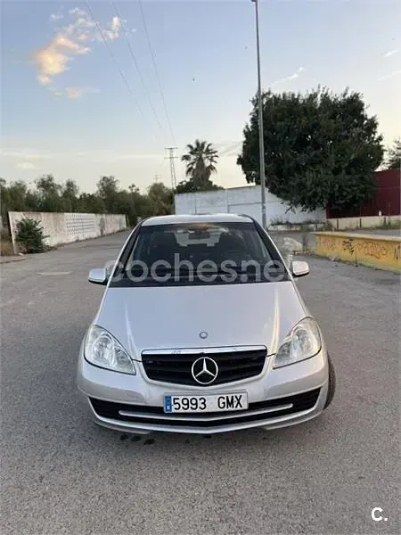 Usado Mercedes A180 Avantgarde 109 CV (80 kW) 2009 Gris / plata Monovolumen