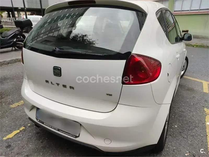 Usado Seat Altea Style 105 CV (77 kW) 2014 Blanco Monovolumen