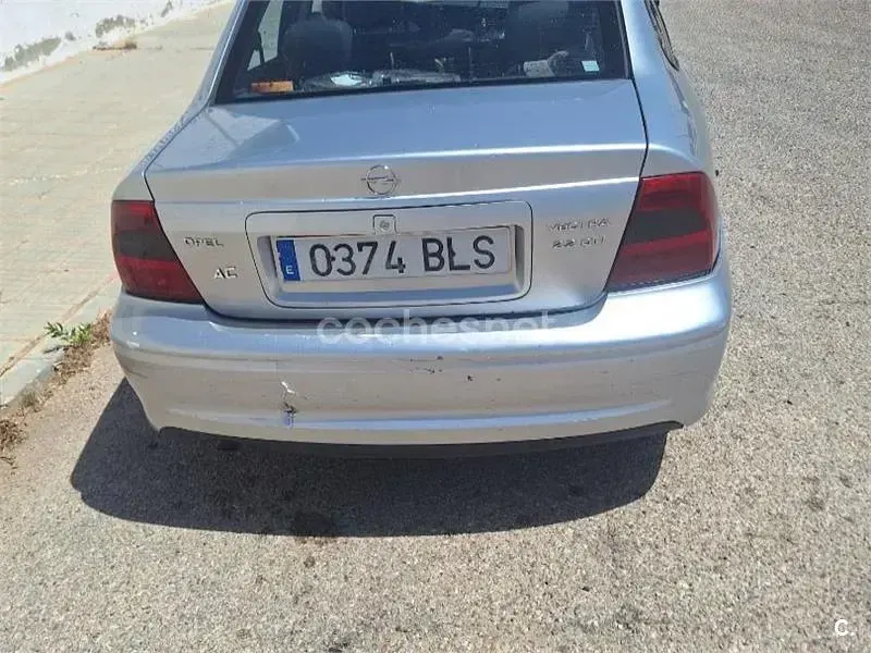 Usado Opel Vectra Elegance 125 CV (91 kW) 2001 Blanco Berlina