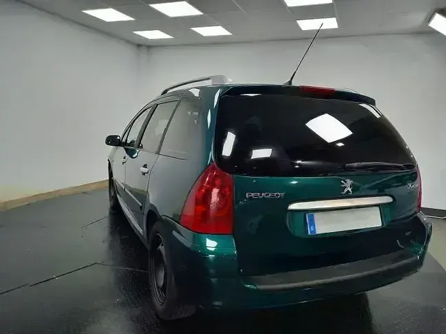 Usado Peugeot 307 110 HP (80 kW) 2005 Verde Citadino