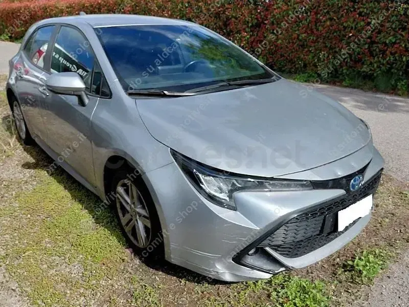 Usado Toyota Corolla Business Edition 140 CV (102 kW) 2023 Gris / plata Berlina