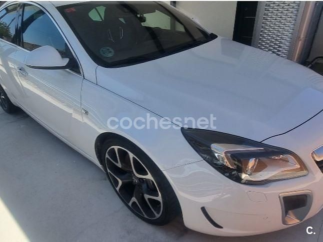 Usado Opel Insignia OPC 325 CV (239 kW) 2014 Blanco Familiar