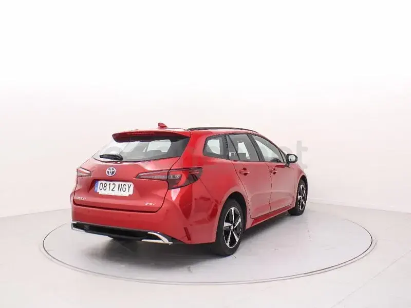 Usado Toyota Corolla Sport 140 CV (102 kW) 2025 Rojo Familiar