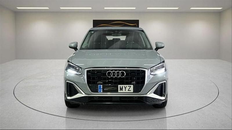 Usado Audi Q2 Advanced Plus 116 CV (85 kW) 2025 Gris / plata SUV