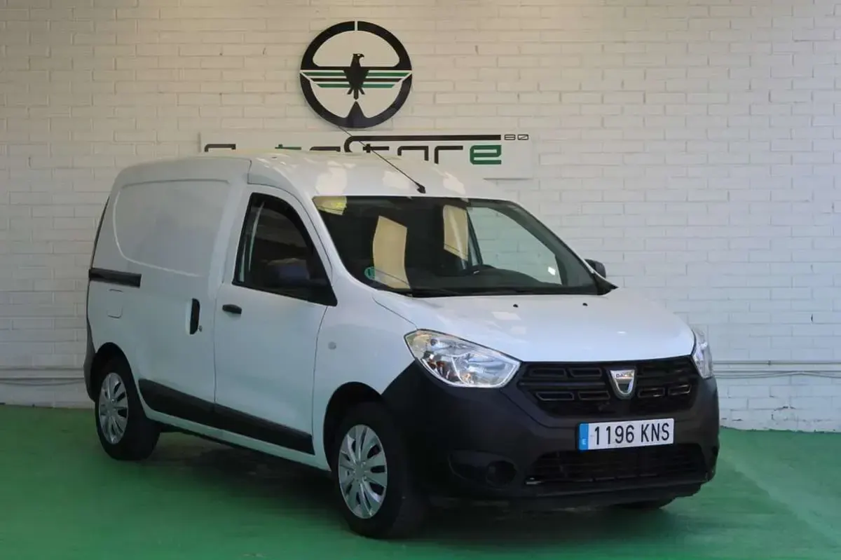 Usado Dacia Dokker Essentiel 98 CV (72 kW) 2018 Blanco Monovolumen