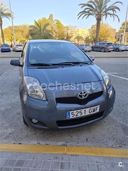 Usado Toyota Yaris 90 CV (66 kW) 2009 Gris / plata Utilitario
