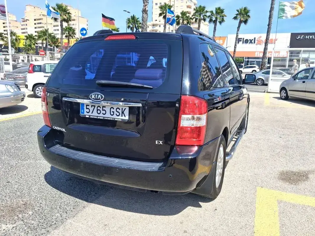Usado Kia Carnival 185 CV (136 kW) 2010 Negro Monovolumen