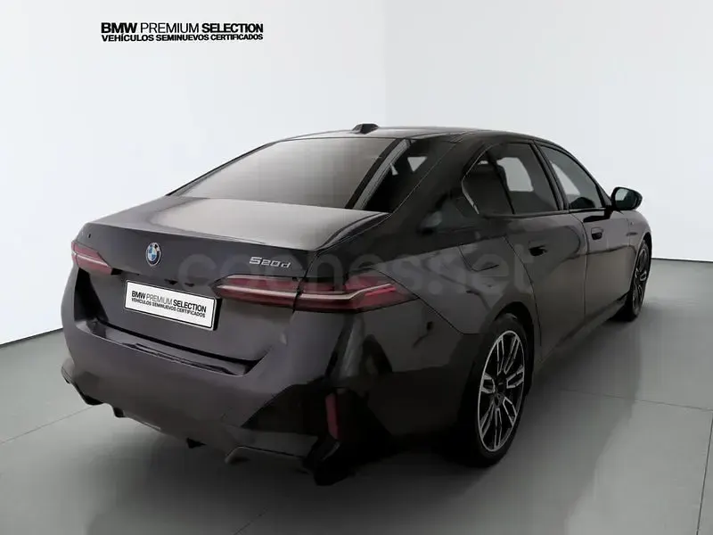 Usado BMW 520 Comfort Edition 197 CV (144 kW) 2024 Gris / plata Berlina
