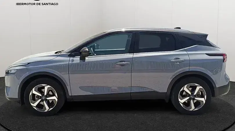 Usado Nissan Qashqai N-Connecta 158 CV (116 kW) 2023 Katana grey con techo midnight SUV