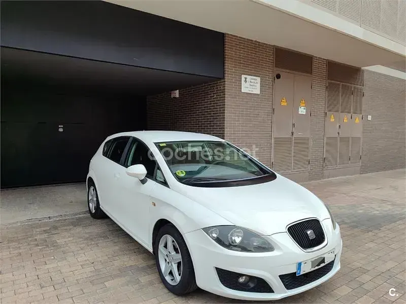 Usado Seat Leon Ecomotive 105 CV (77 kW) 2010 Blanco Utilitario